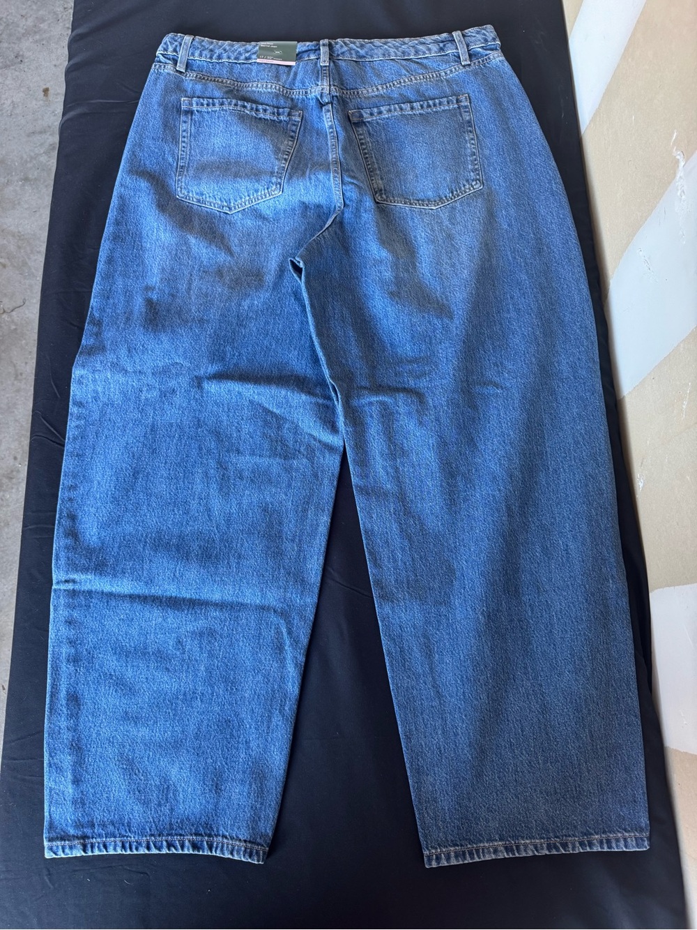 NWT Wild Fable Women’s Size 17 Mid-Rise Barrel Leg Jeans Medium Wash 31" Inseam - Picture 2 of 2